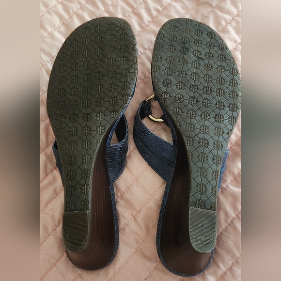 EUC!!! LILLY PULITZER MCKIM WEDGE GLAM SNAKE EMBOSSED NAVY LEATHER WEDG ~ SIZE 9 - Picture 3 of 7